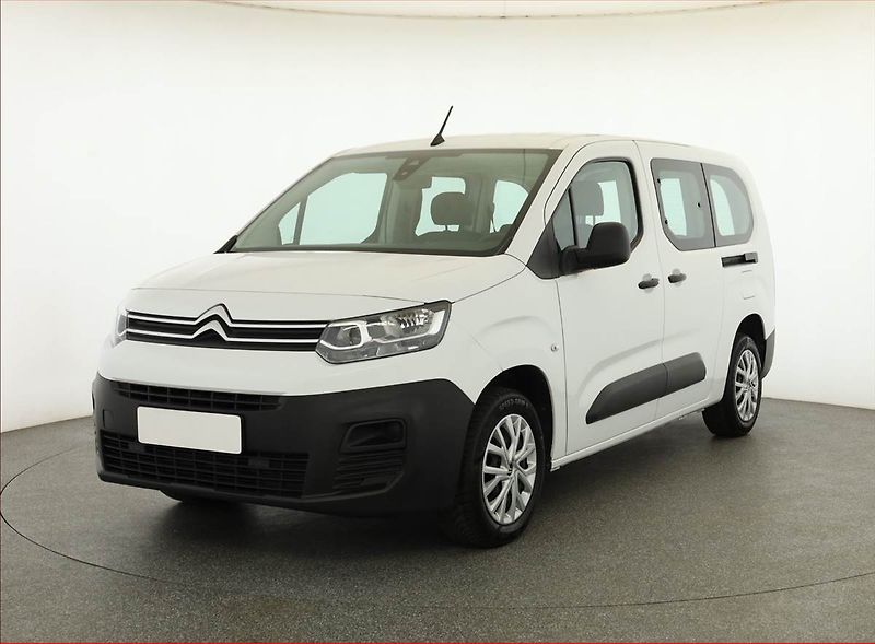 Citroën Berlingo (2023) Maxi Live Pack 1.2 PureTech - fotka 2 z 16