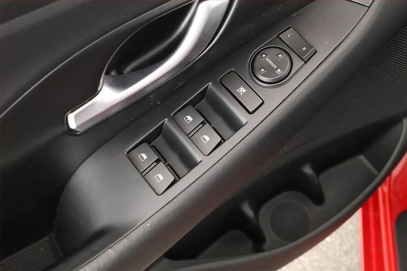 Hyundai i30 (2019) 1.4 T-GDI, Tempomat - fotka 9 z 13