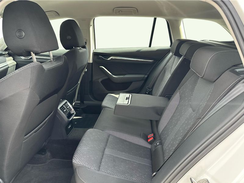 Škoda Octavia Combi STY TS 110/1.5 M6F - fotka 12 z 23