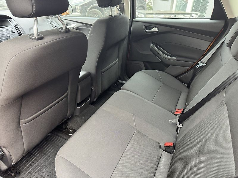 Ford Focus (2018) 1.6Ti-VCT Digi Klima Tempomat - fotka 20 z 46