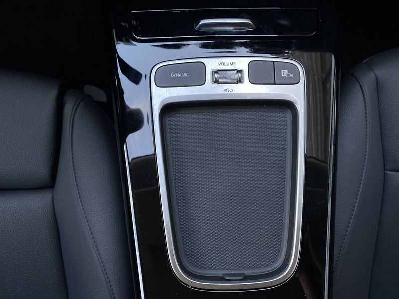 Mercedes-Benz CLA (2025) 200 - fotka 15 z 25