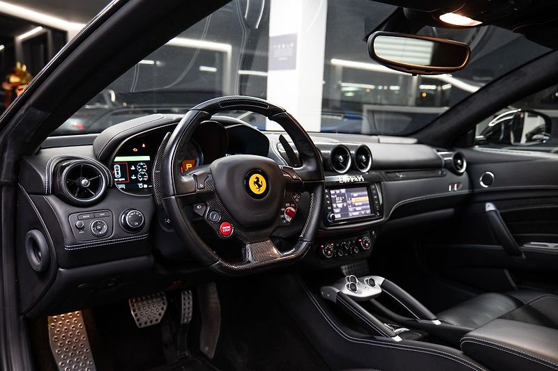 Ferrari FF V12 - fotka 5 z 20