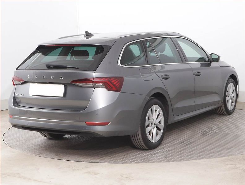 Škoda Octavia (2023) 2.0 TDI - fotka 5 z 15