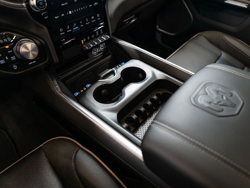 Dodge RAM (2025) 5.7 V8 Laramie Sport 6 LIFT - fotka 28 z 42