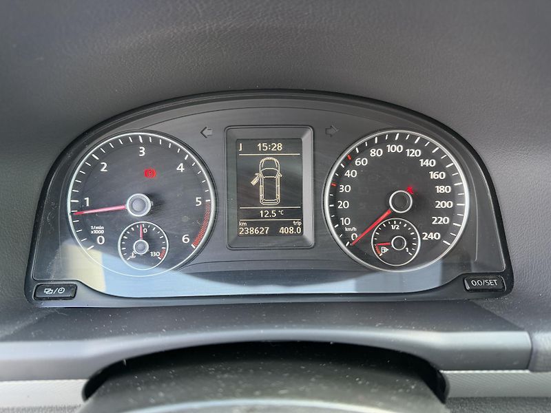 Volkswagen Touran 1,6 TDi/77kW - Webasto,TZ,... - fotka 16 z 60