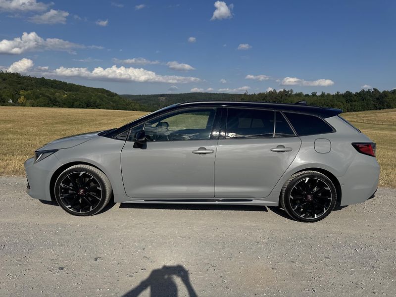 Toyota Corolla (2022) GR SPORT 2.0 HYBRID 135kW ČR - fotka 5 z 28