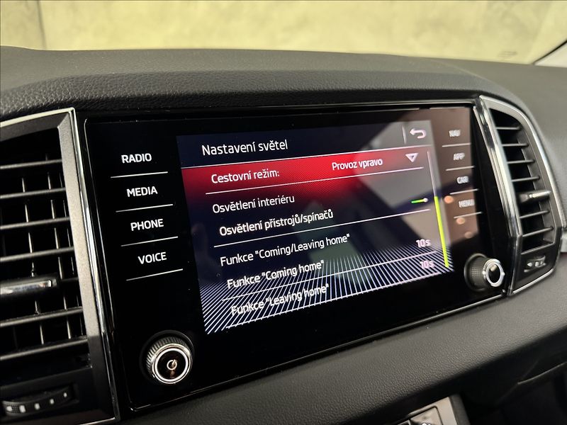Škoda Karoq 1,5 TSi  DSG Style LED Kamera - fotka 29 z 44