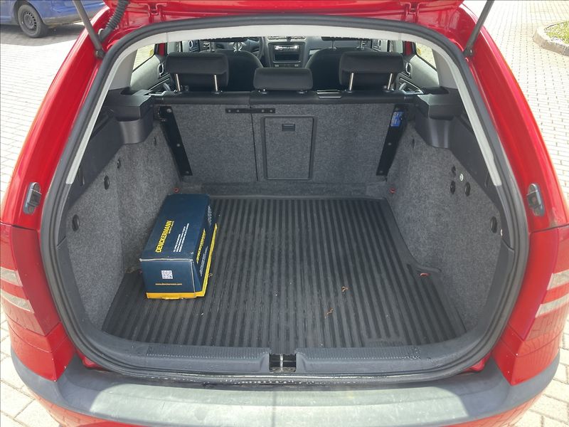 Škoda Octavia 2,0 TDi 103kw BKD Klimatronic - fotka 9 z 35