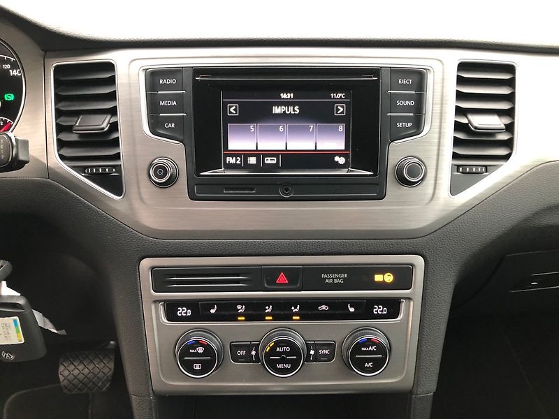 Volkswagen Golf Sportsvan (2014) 1.2 TSI  DSG 81kw - fotka 10 z 26
