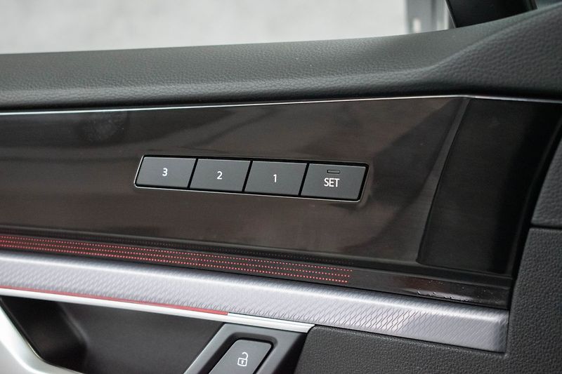 Volkswagen Touareg 3.0TDI R-LINE*TAŽNÉ*WEBASTO*ČR - fotka 31 z 49
