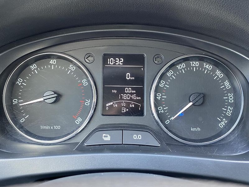 Škoda Rapid 1.2 TSI 63 kW Ambition - fotka 9 z 23