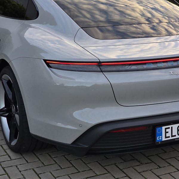 Porsche Taycan (2022) - fotka 22 z 26