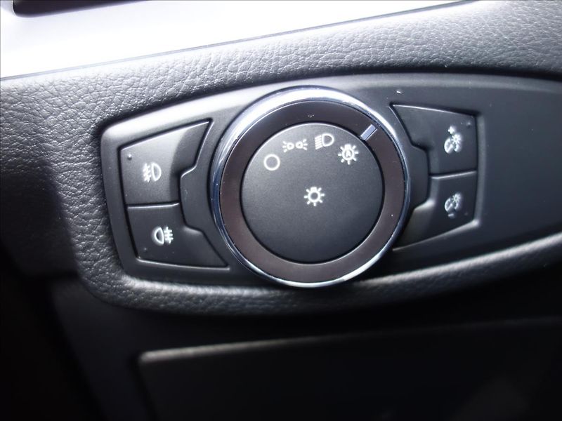 Ford Galaxy 2,0 140kW LED NAVI  TITANIUM - fotka 24 z 38