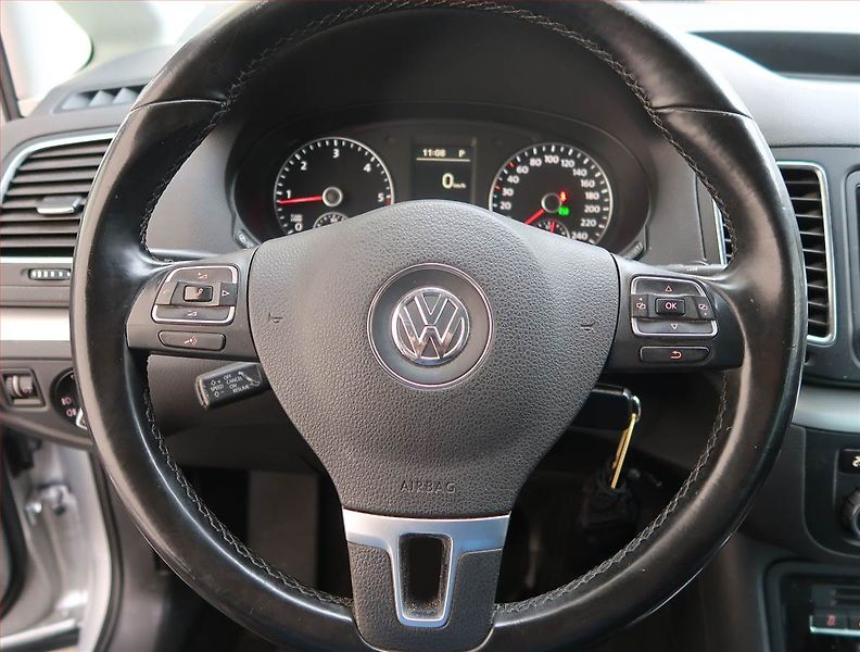 Volkswagen Sharan (2013) 2.0 TDI, Automat, Xenony - fotka 17 z 19
