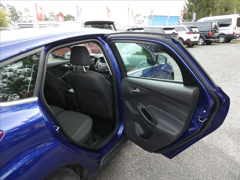 Ford Focus 1,5 110kW 1.MAJITEL, SERVISKA - fotka 25 z 48
