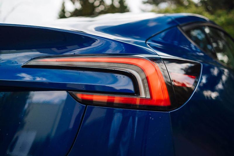 Tesla Model 3 (2023) Standard Range LFP, SoH 97% - fotka 11 z 26