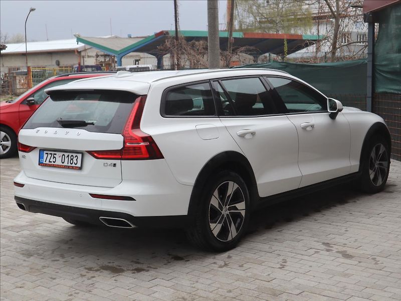 Volvo V60 2,0 CrossCountry AWD Po rozvod - fotka 6 z 34