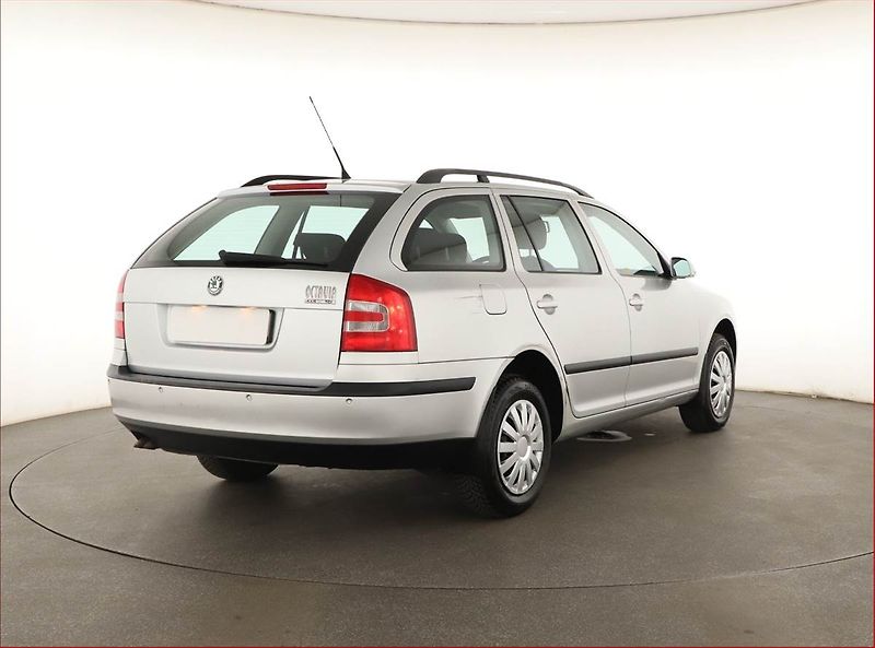 Škoda Octavia (2006) 1.9 TDI 4x4, 4X4, ČR,1.maj - fotka 5 z 11