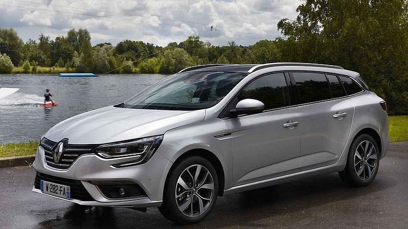 Mazda 6 si účtuje za kombi přesně tolik, co za sedan. Tedy 716 400 Kč.
