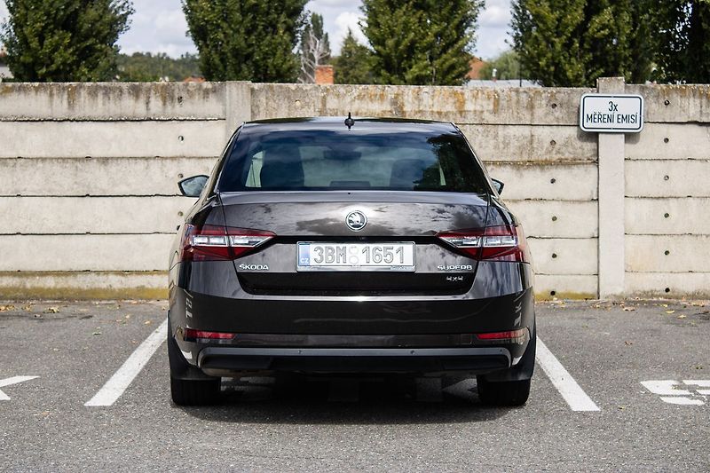 Škoda Superb - fotka 6 z 27