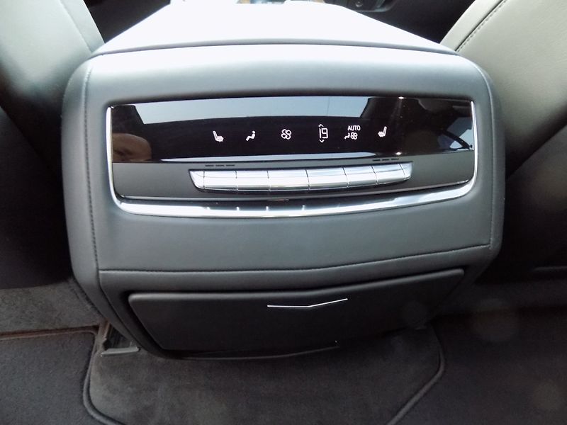 Cadillac Escalade (2022) 6.2/V8/4WD/Sport Platinum/ČR/ - fotka 44 z 50
