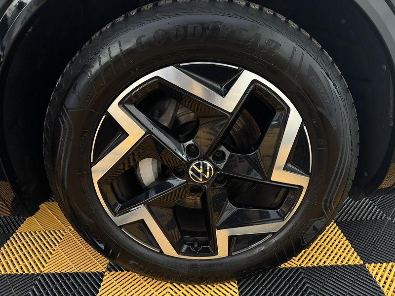 Volkswagen Touareg 3.0d*DPH*R-LINE*Final Edition* - fotka 21 z 50
