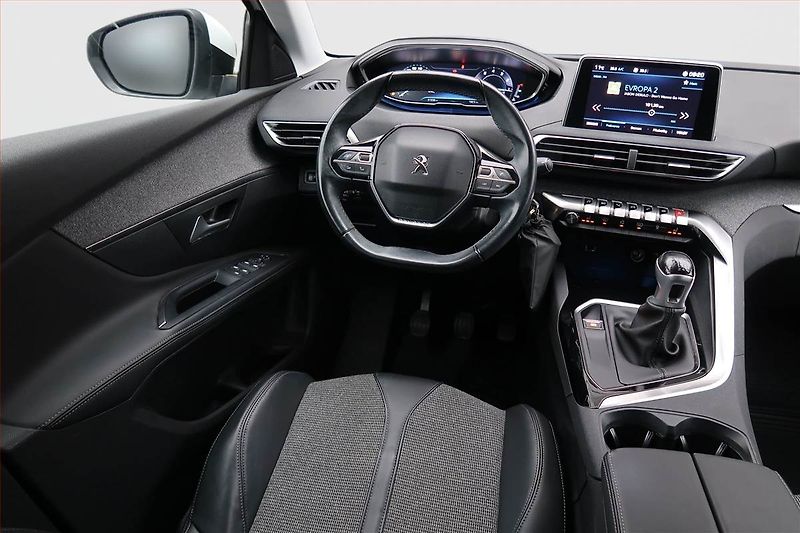 Peugeot 5008 (2018) PureTech 130, 7 míst, ČR,1.maj - fotka 7 z 19