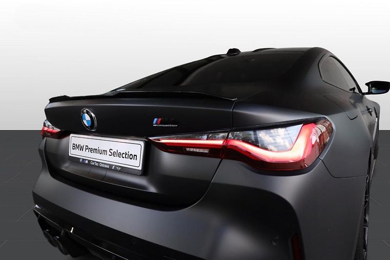 BMW M4 Competition M xDrive - fotka 25 z 35