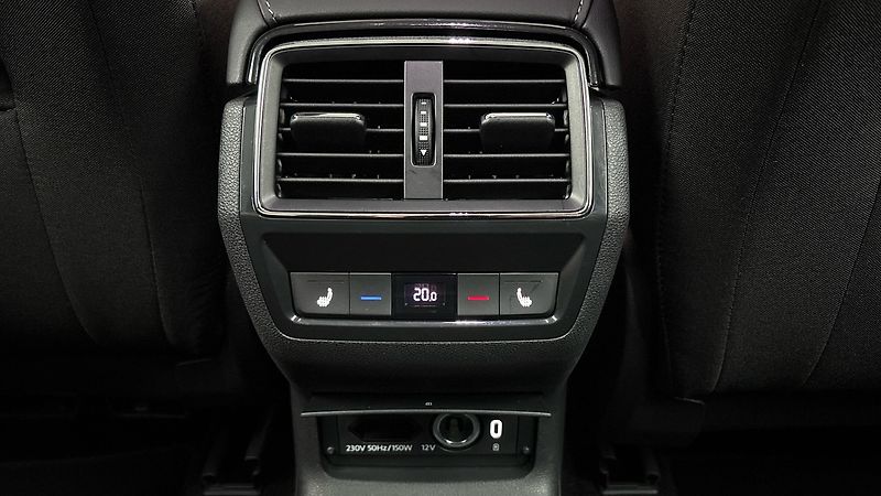 Škoda Karoq 2.0 TDI DSG 4x4 Style - fotka 21 z 29