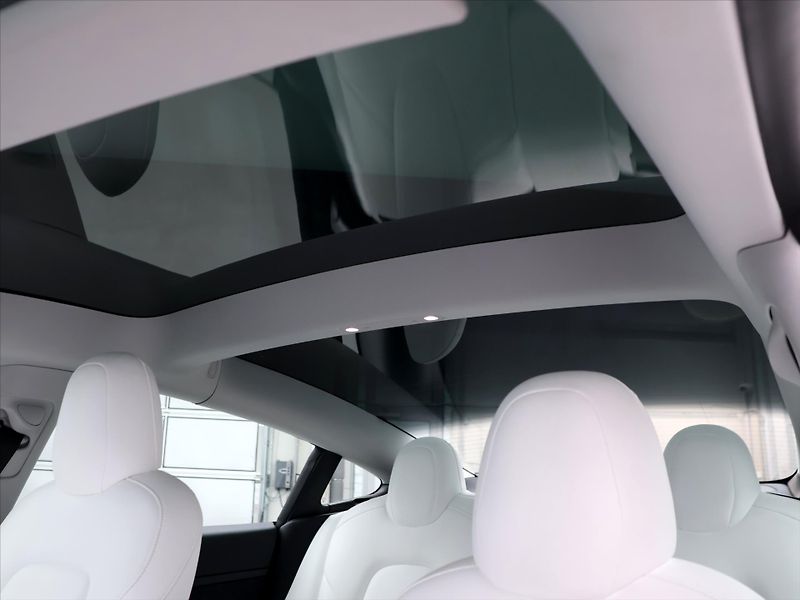Tesla Model 3 LongRange AWD SOH90,6% DPH - fotka 25 z 33