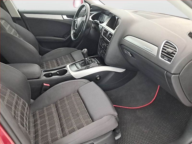 Audi A4 (2011) 2.0 TDI, 4X4, Xenony - fotka 9 z 17