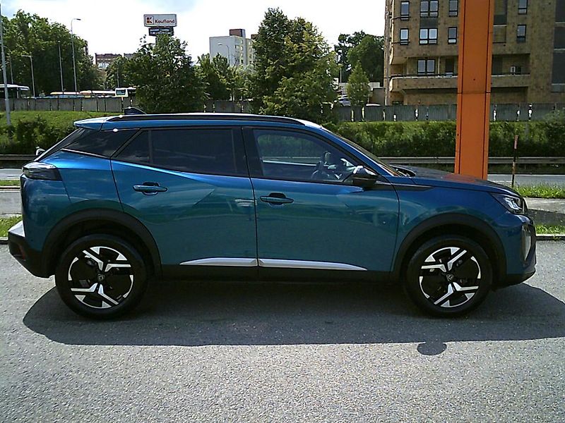 Peugeot 2008 (2025) 1.2 PT 100k ALLURE v ZÁRUCE - fotka 5 z 14