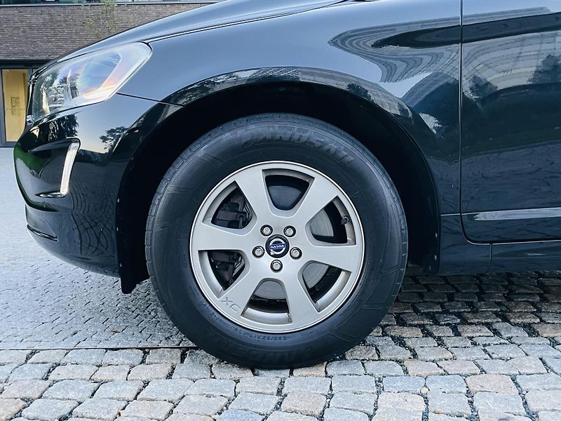 Volvo XC60 2.0D 5VÁLEC AUT TAŽNÉ VÝHŘEV - fotka 43 z 43