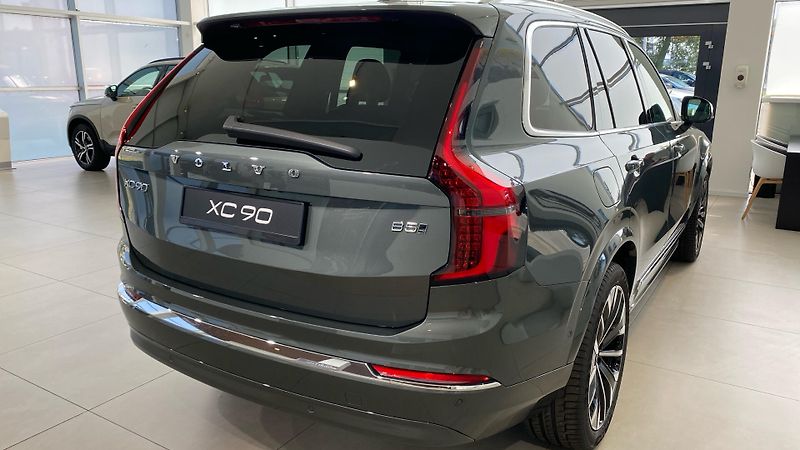 Volvo XC90 (2026) PLUS BRIGHT, B5 AWD, 184+10 kW - fotka 6 z 14