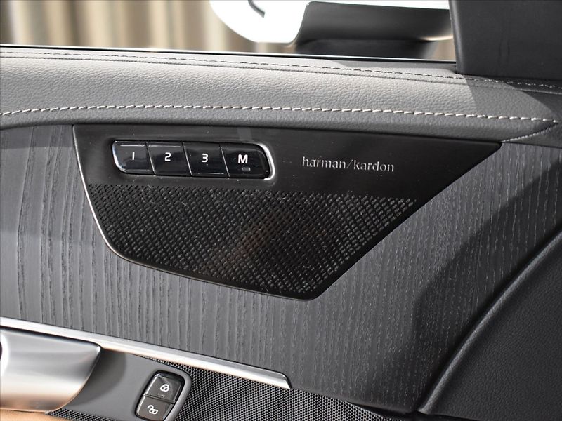 Volvo XC90 2,0 B5 AWD Plus Pano,Ventilace - fotka 18 z 26