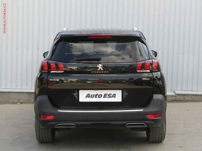 Peugeot 5008 (2019) 1.2 PT, GT Line, LED, navi - fotka 5 z 23