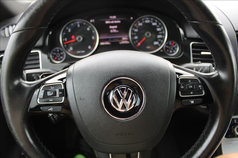 Volkswagen Touareg 3,0 TDi  4 x 4, AUTOMAT, DPH - fotka 23 z 40