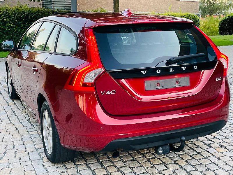 Volvo V60 2.0D4 5VÁLEC SERVISKA TAŽNÉ - fotka 17 z 48
