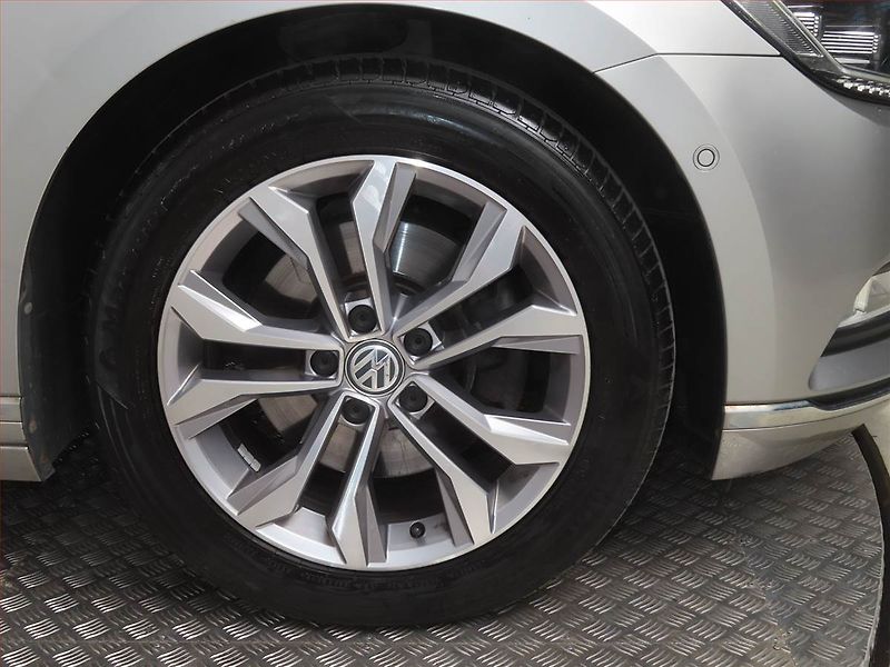 Volkswagen Passat (2016) 2.0 TDI, Automat, Serv.kniha - fotka 15 z 24