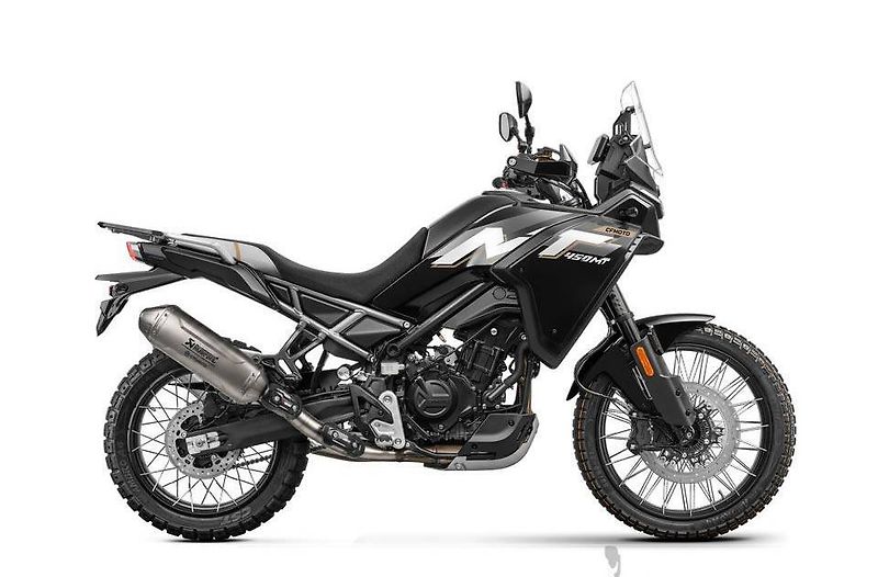 CFMOTO 450 MT-R (2026) Akrapovič Edition - fotka 1 z 2