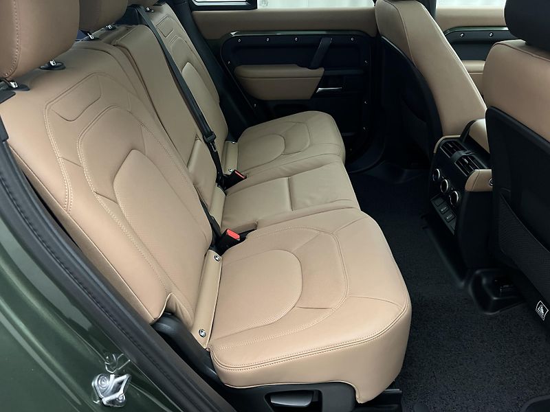 Land Rover Defender 110 D350 X-DYNAMIC HSE Aut.  - fotka 14 z 51