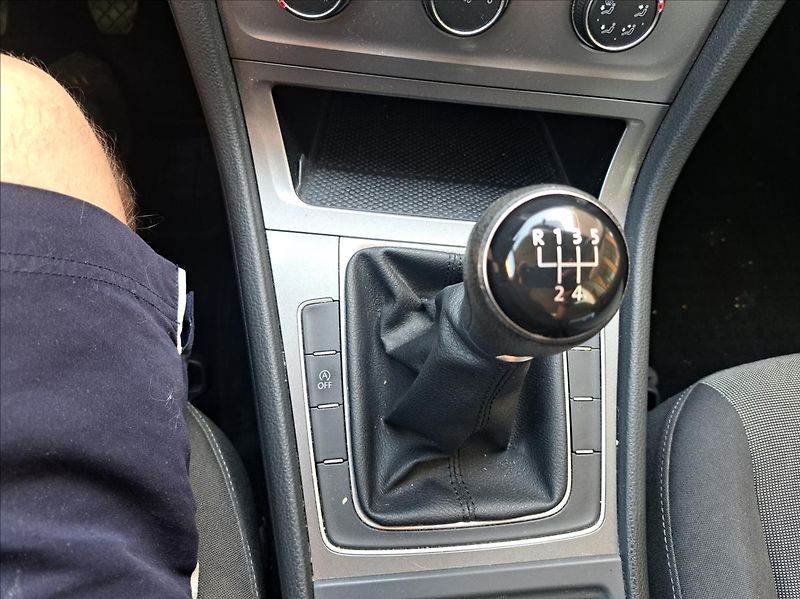 Volkswagen Golf 1,6 TDI Variant - fotka 26 z 45