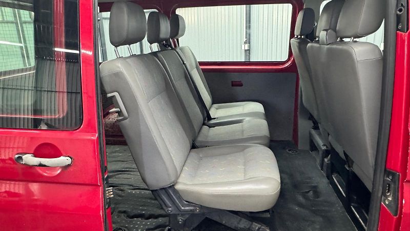 Volkswagen Transporter (2009) 6 MÍST - fotka 10 z 12