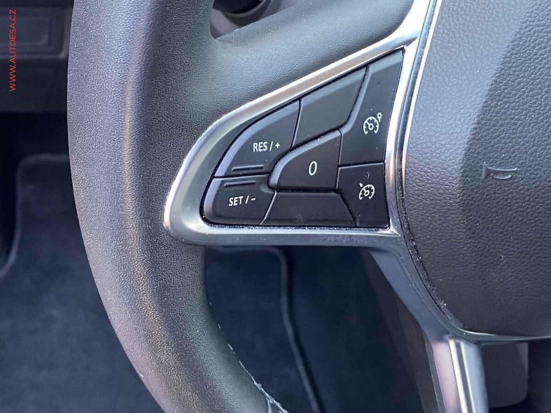 Renault Captur (2021) 1.0 TCe, LED, navi - fotka 13 z 17
