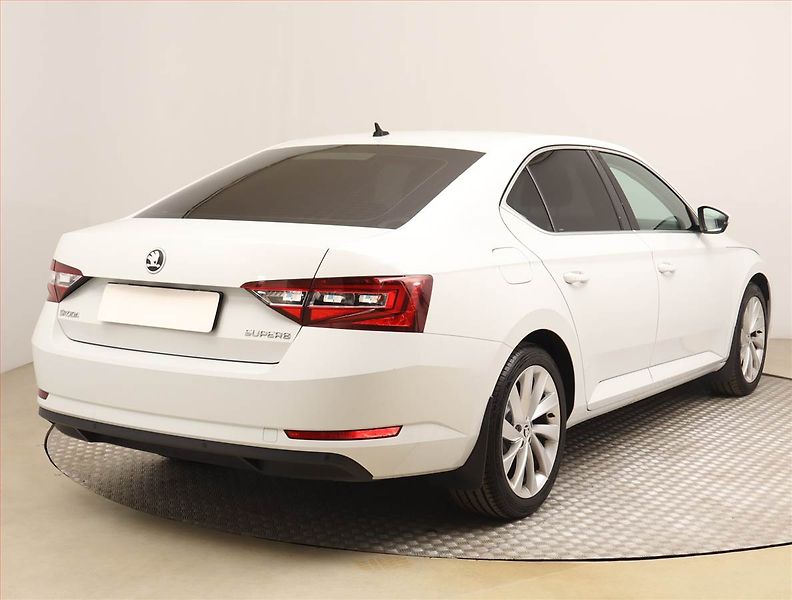 Škoda Superb (2015) Style 1.8 TSI, Bi-Xenony - fotka 5 z 21
