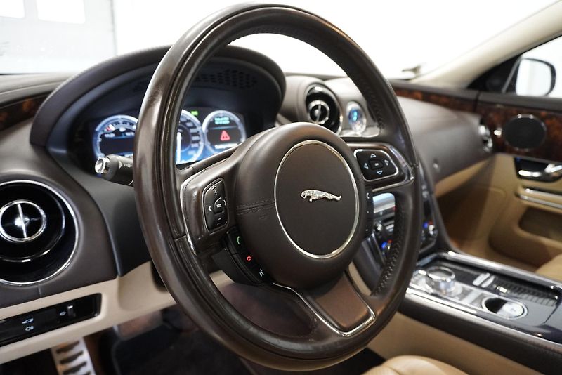 Jaguar XJ XJ  3,0D - fotka 18 z 33