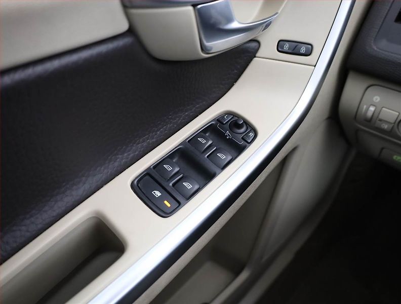 Volvo XC60 (2010) D5 Polestar, 4X4, Automat - fotka 14 z 17