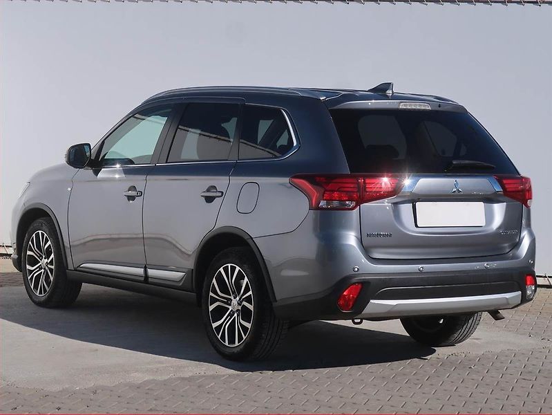 Mitsubishi Outlander (2017) Instyle 2.2 DI-D, 4X4 - fotka 4 z 18