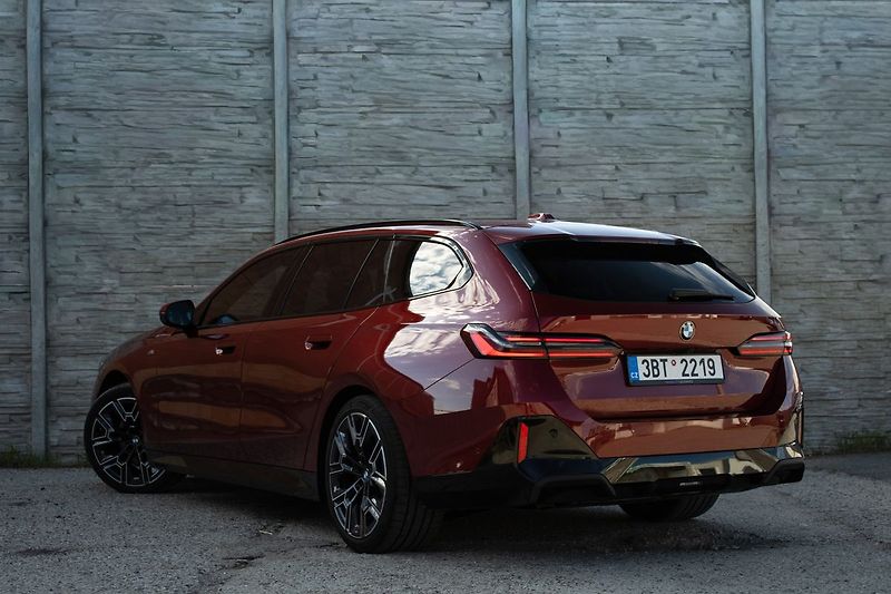 BMW Řada 5 - fotka 5 z 24