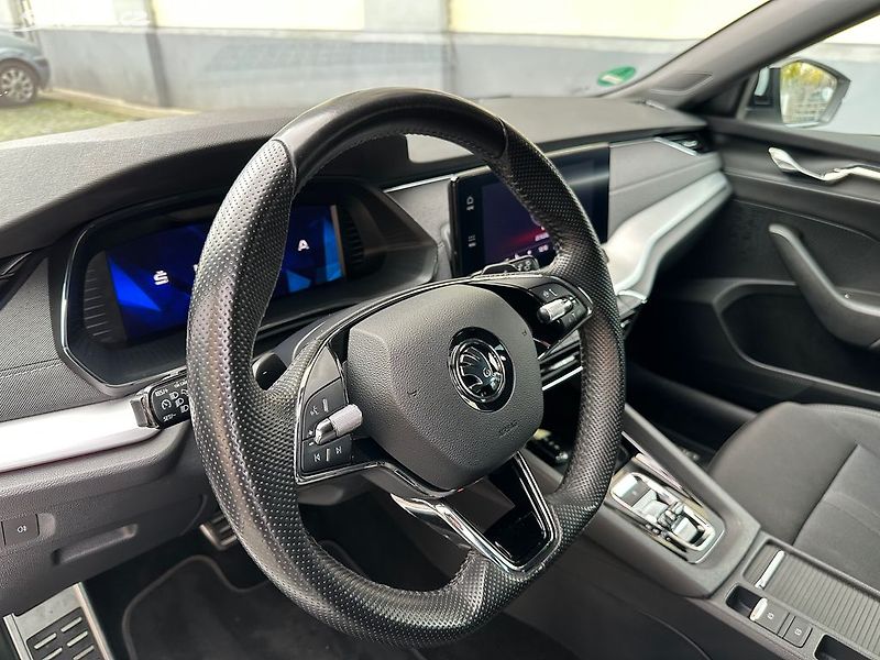 Škoda Octavia 2,0 TDI Sportline paket - fotka 29 z 43